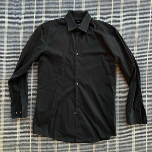 Hugo Boss black button down collared shirt 15 1/2 32/33 about size Medium